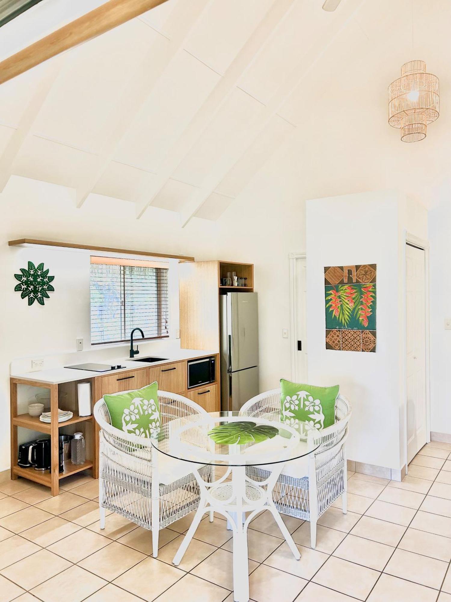 Motu Beachfront Art Villas 拉罗汤加 外观 照片
